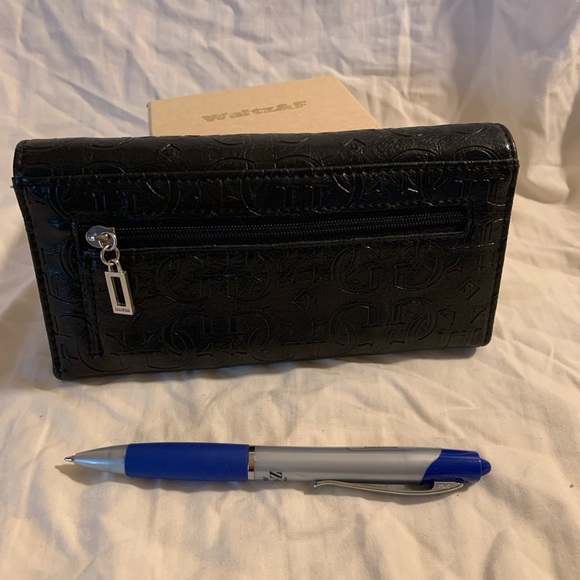 Guess wallet - Picture 2 of 4